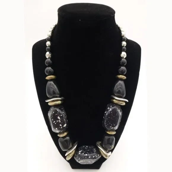New In Package. Necklace and Earring Set: Black Chunky Necklace and Earrings - Picture 1 of 6